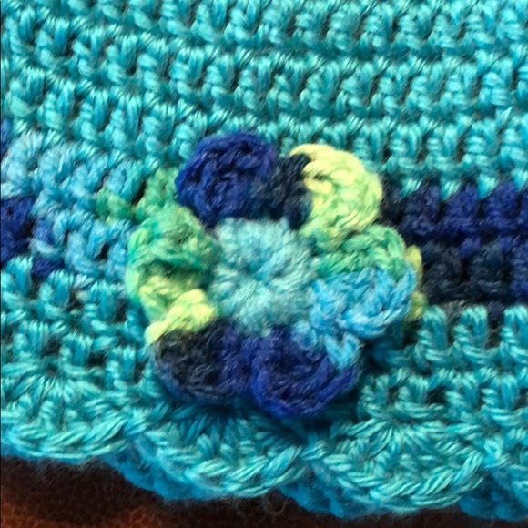 Ladies winter hat Size adult or teen New hand crochet by me - Picture 2 of 5